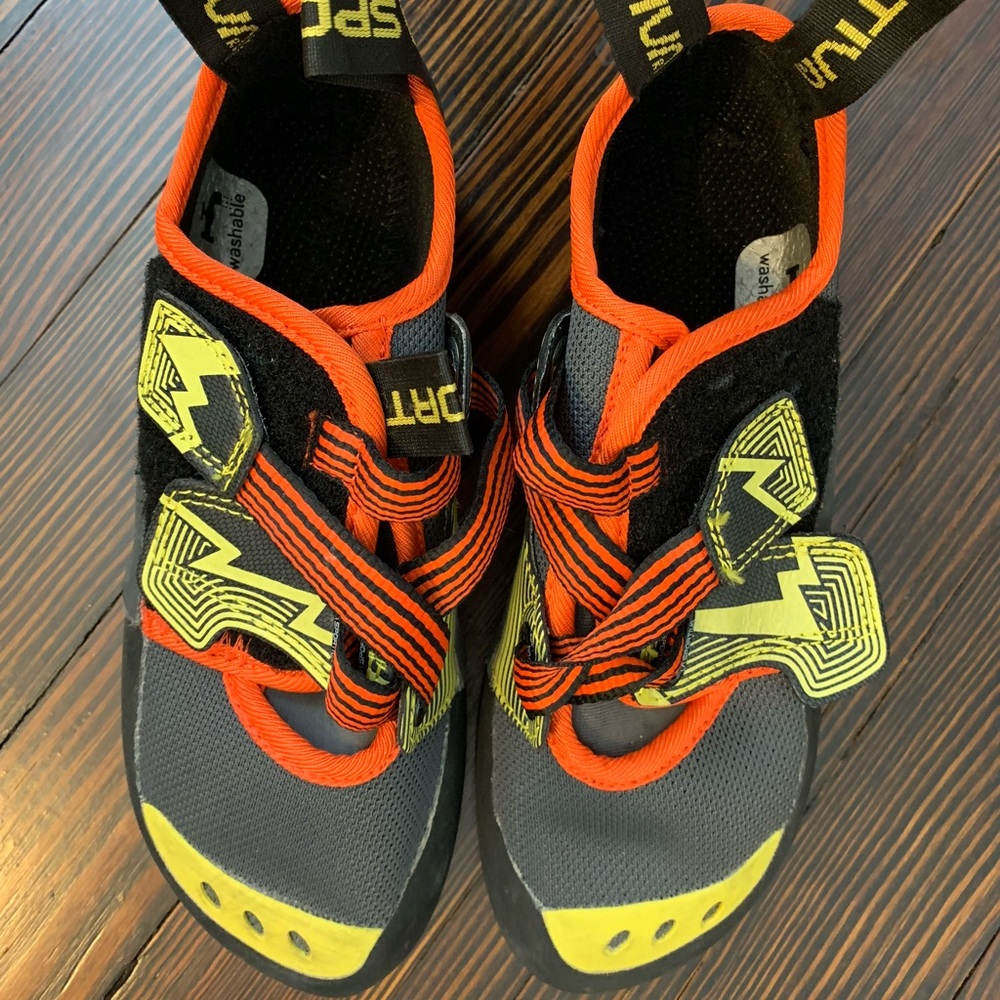 La Sportiva rock climbing shoes. Size 38.5. In terrific shape! Unisex.